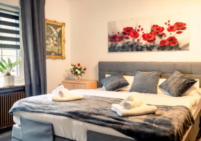 TRUTH für 5 - King Size Betten, Kamin, Garten, XXL Couch, Smart-TV